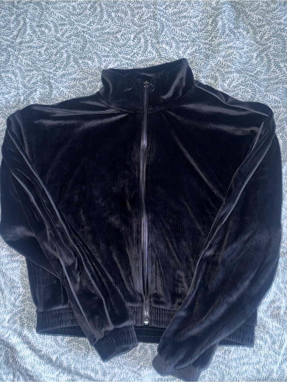 VS On Point ZipUp Black and Ribbed